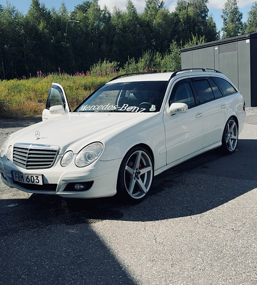 Mercedes-Benz E220 5 of 5