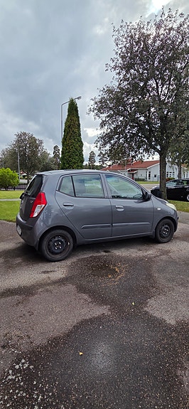 Hyundai i10 4 of 8