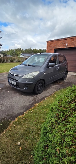 Hyundai i10 2 of 8