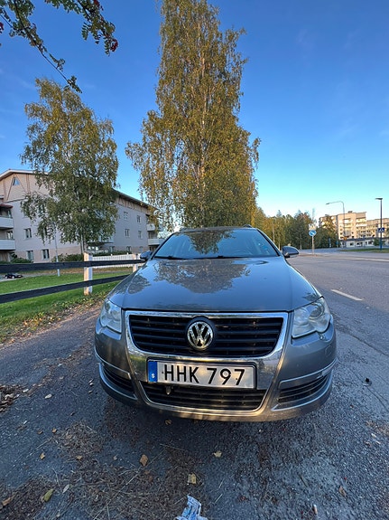 Volkswagen Passat 2 of 6