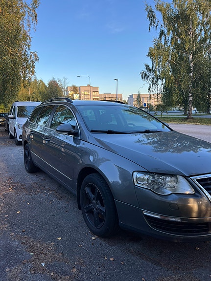 Volkswagen Passat 3 of 6