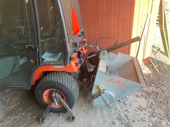 Minitraktor Kubota BX 2200 med Lastare/Vikplog/Sandspridare 2 of 12