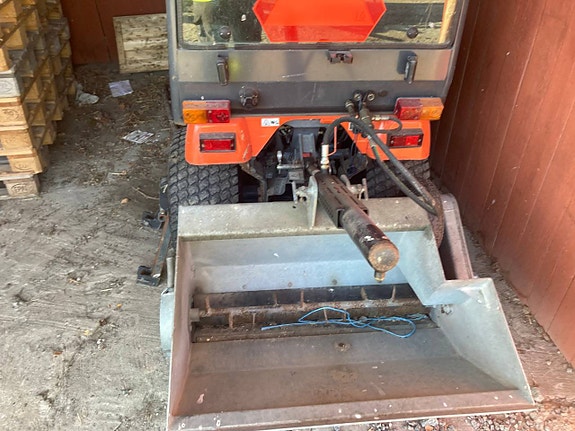Minitraktor Kubota BX 2200 med Lastare/Vikplog/Sandspridare 3 of 12