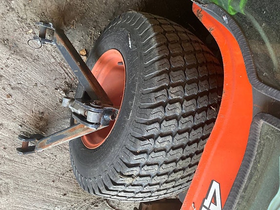 Minitraktor Kubota BX 2200 med Lastare/Vikplog/Sandspridare 9 of 12