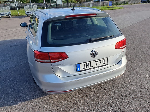 Volkswagen Passat 3 of 8