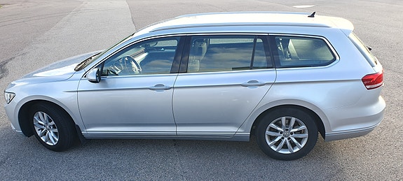 Volkswagen Passat 2 of 8