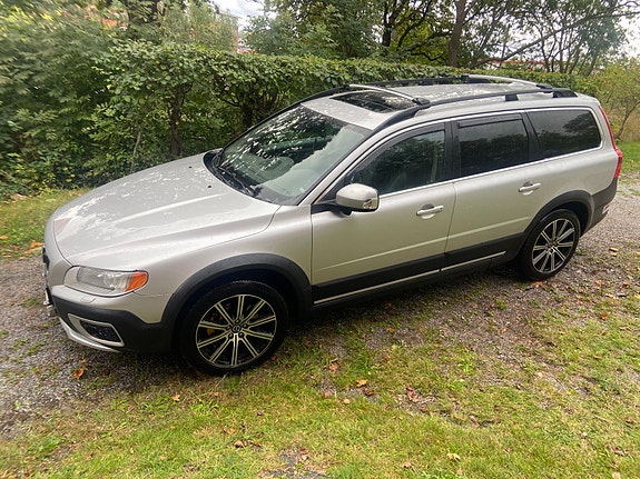 Volvo XC70 2 of 10