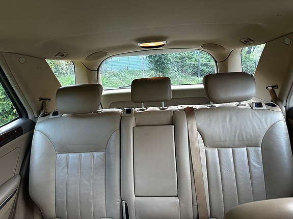 Mercedes-Benz ML420 7 of 11