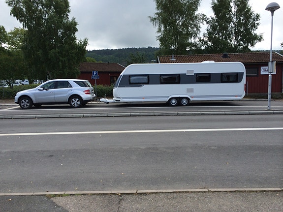 Mercedes-Benz ML420 3 of 11