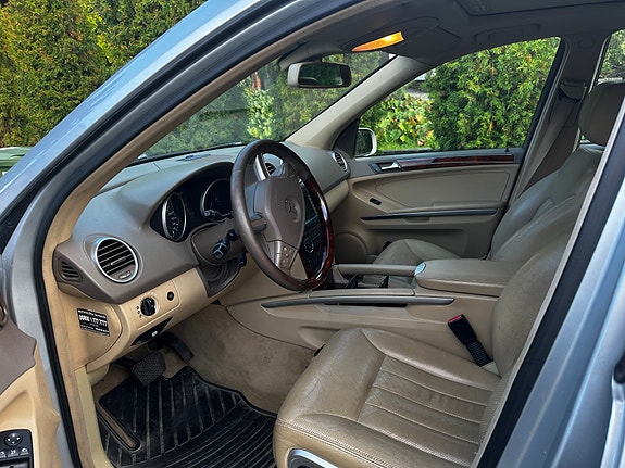 Mercedes-Benz ML420 6 of 11