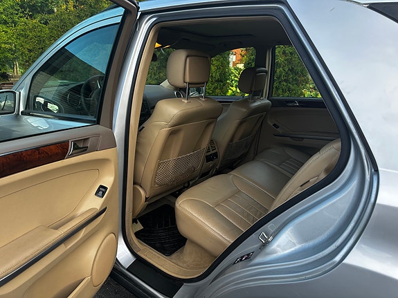 Mercedes-Benz ML420 8 of 11