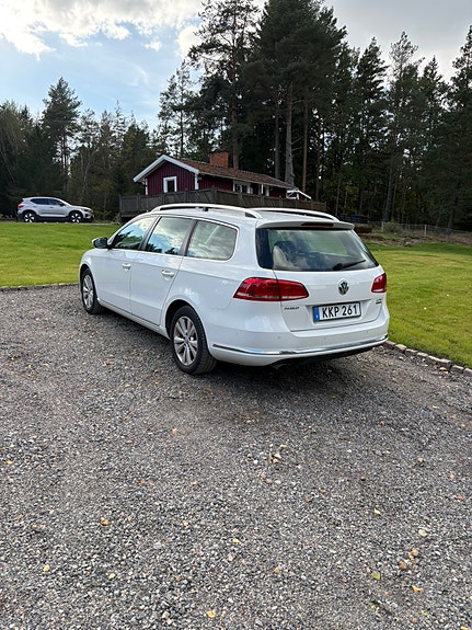 Volkswagen Passat 2 of 7