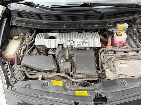Toyota Prius 10 of 13
