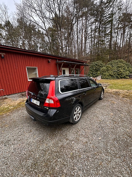 Volvo V70 3 of 8