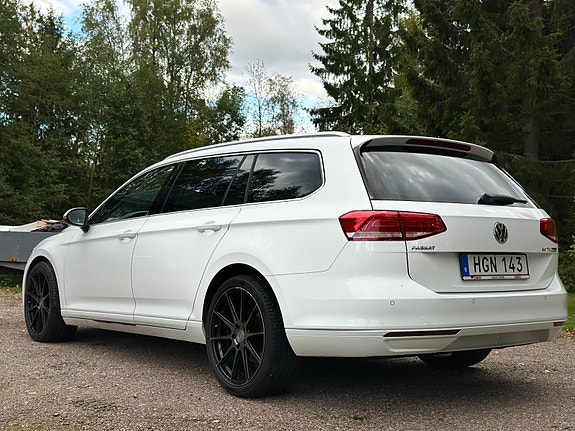 Volkswagen Passat 2 of 7