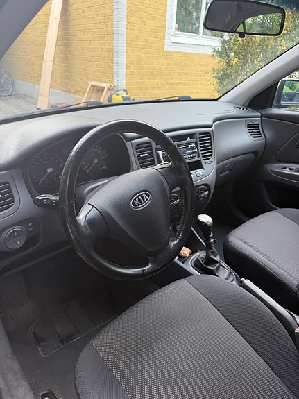 Kia Rio 4 of 7