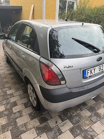 Kia Rio 2 of 7