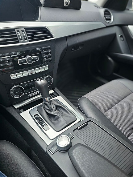 Mercedes-Benz C180 9 of 9