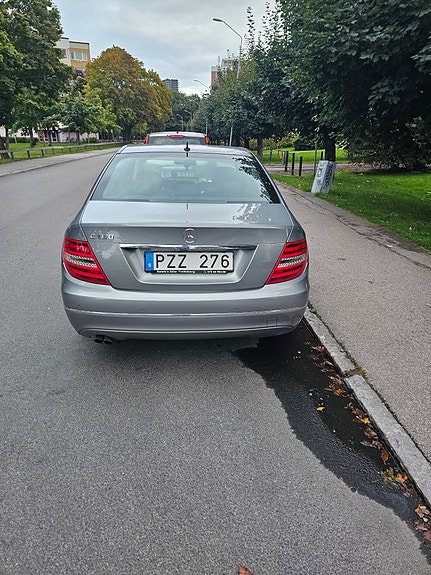 Mercedes-Benz C180 4 of 9