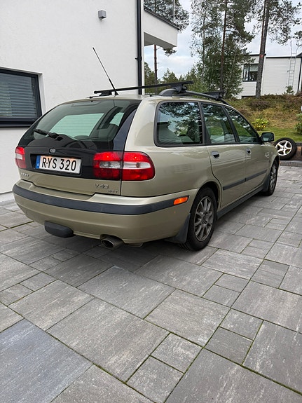 Volvo V40 3 of 11