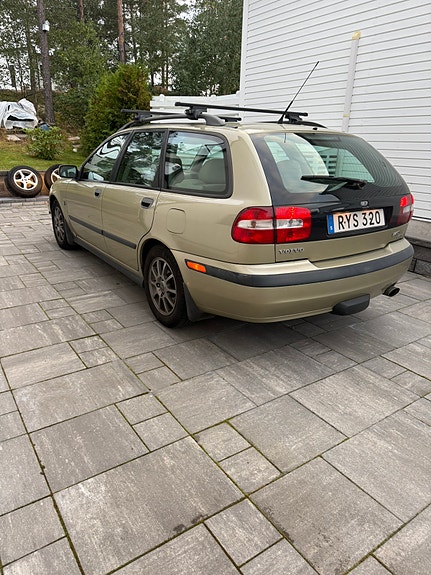 Volvo V40 4 of 11