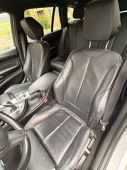 BMW 320i 15 of 22