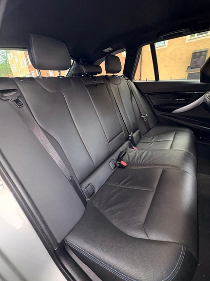 BMW 320i 17 of 22