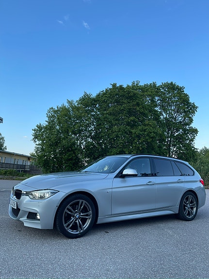 BMW 320i 3 of 22