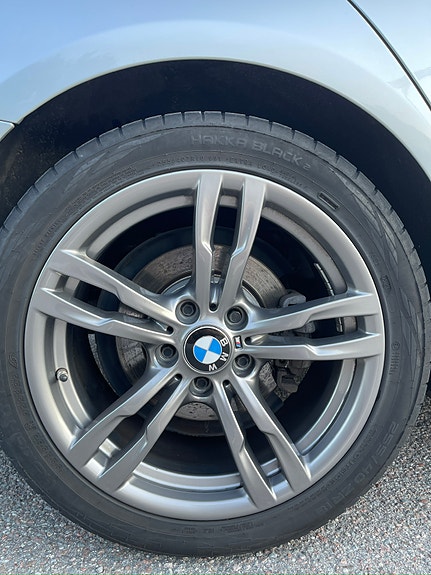 BMW 320i 9 of 22