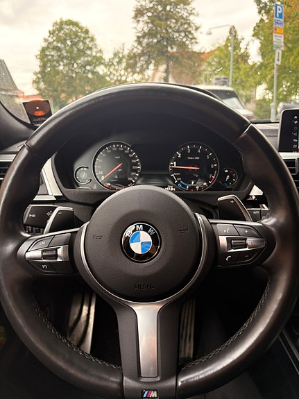 BMW 320i 13 of 22