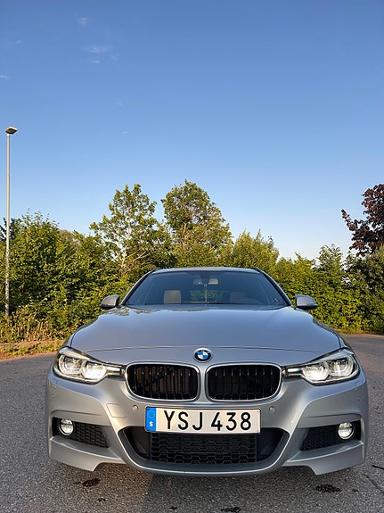 BMW 320i 2 of 22
