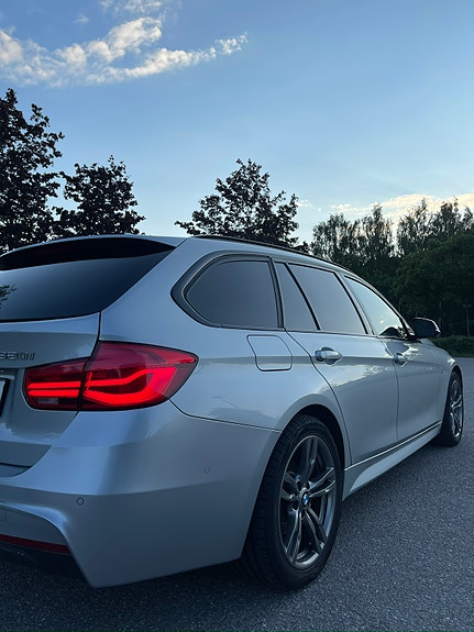 BMW 320i 8 of 22