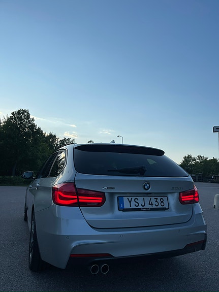 BMW 320i 7 of 22