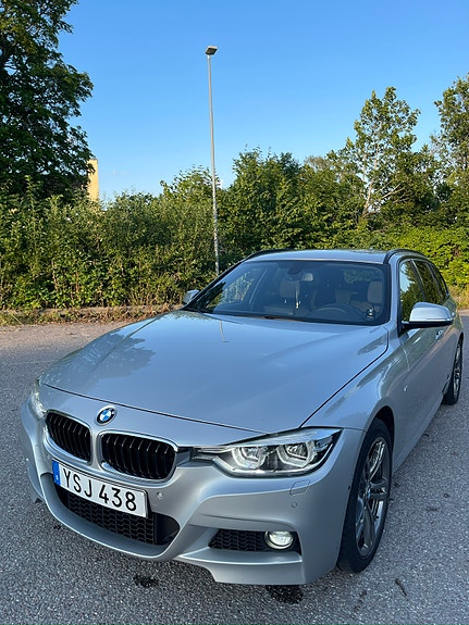 BMW 320i 4 of 22