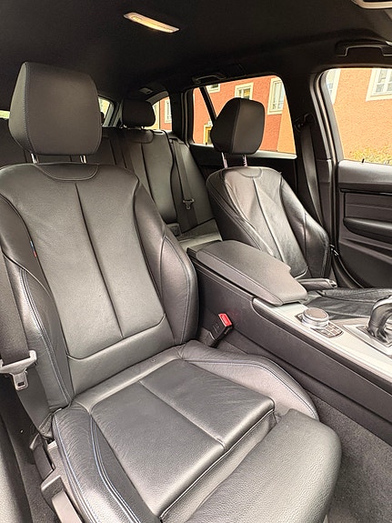 BMW 320i 16 of 22