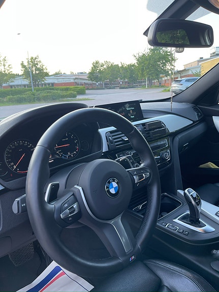 BMW 320i 10 of 22