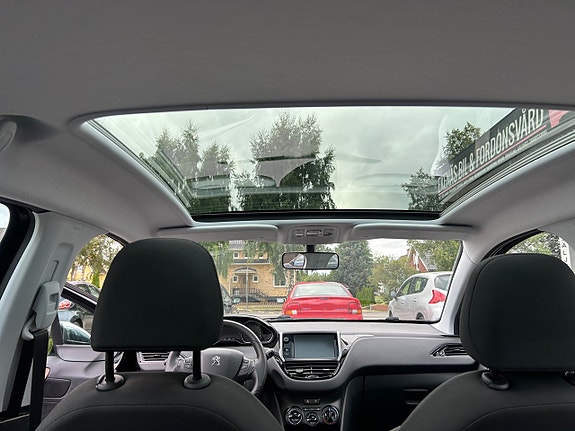 Peugeot 208 9 of 26
