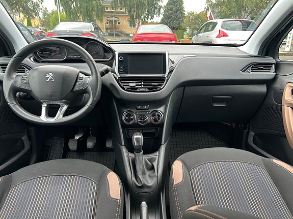 Peugeot 208 10 of 26