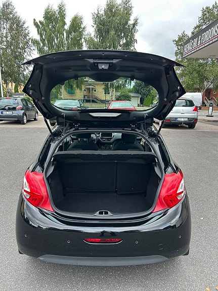Peugeot 208 7 of 26