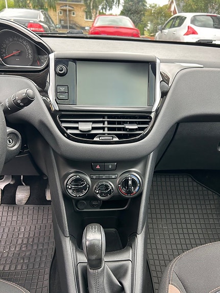 Peugeot 208 13 of 26