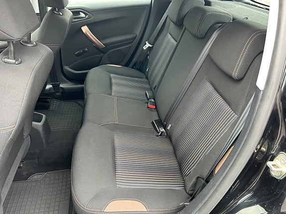 Peugeot 208 11 of 26