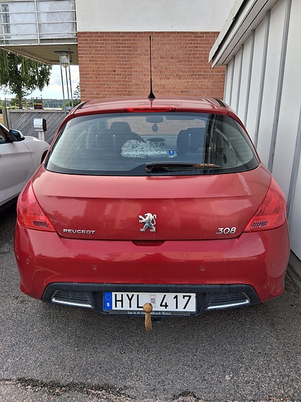 Peugeot 308 2 of 3