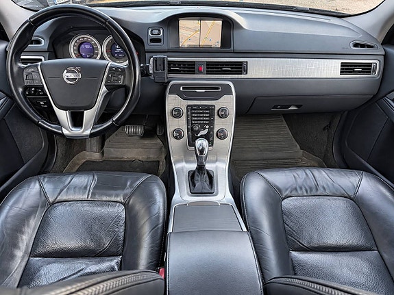Volvo XC70 18 of 26