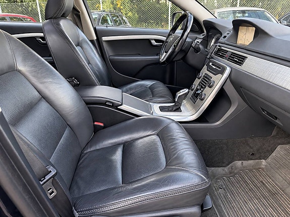 Volvo XC70 16 of 26