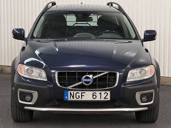 Volvo XC70 2 of 26