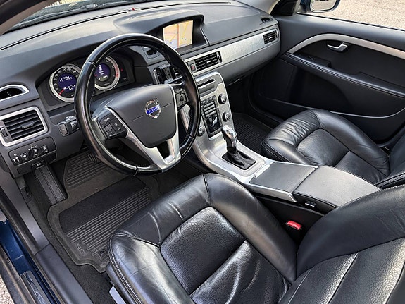 Volvo XC70 11 of 26