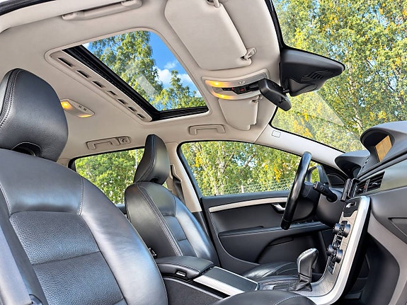 Volvo XC70 10 of 26