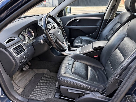 Volvo XC70 13 of 26