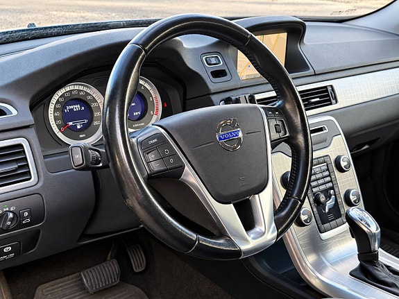 Volvo XC70 12 of 26