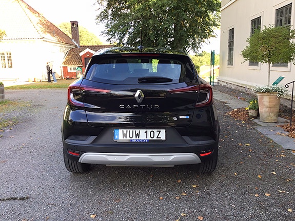 Renault Captur 3 of 9